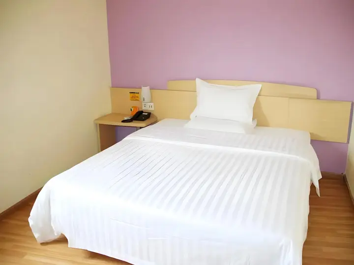 Чунцин: 7Days Inn Chongqing Wulong City Square