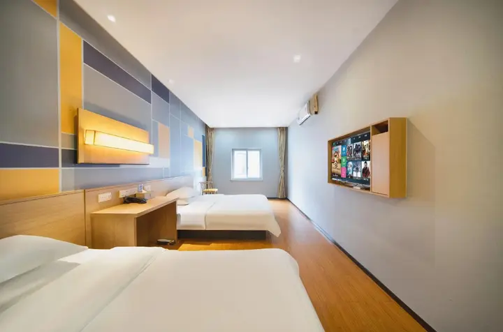 Чунцин: 7Days Inn Chongqing Wulong City Square