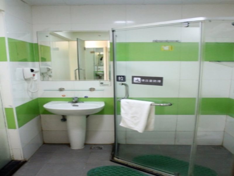 Цзинин: 7 Days Inn Liang Shan Jin Xiu Cheng Branch