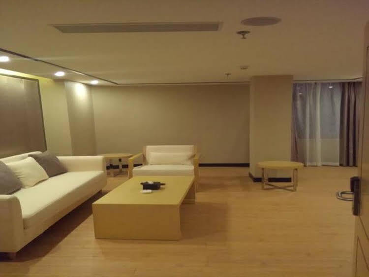 Дунгуань: 7Days Dongguan Tangxiayin Square Walmart