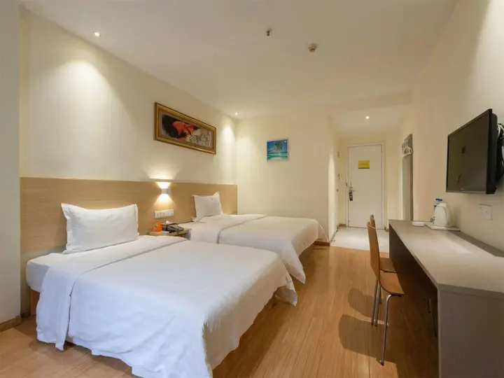 Фошань: 7 Days Inn Foshan Temple Baihua Squrare Branch