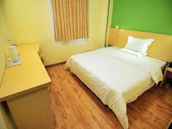 Санья: 7 Days Inn Sanya Yingbin Road Sea View Branch