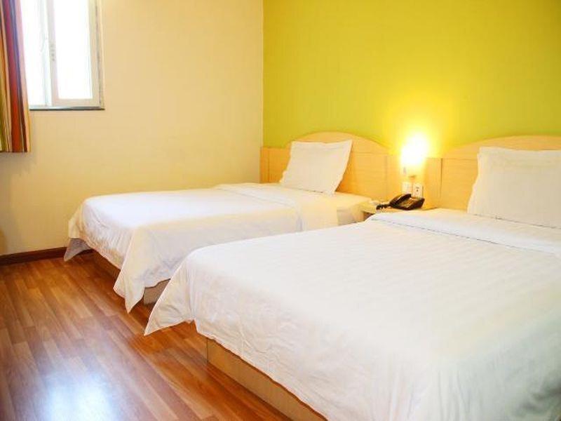 Цзинин: 7Days Inn Yanzhou Railway Station