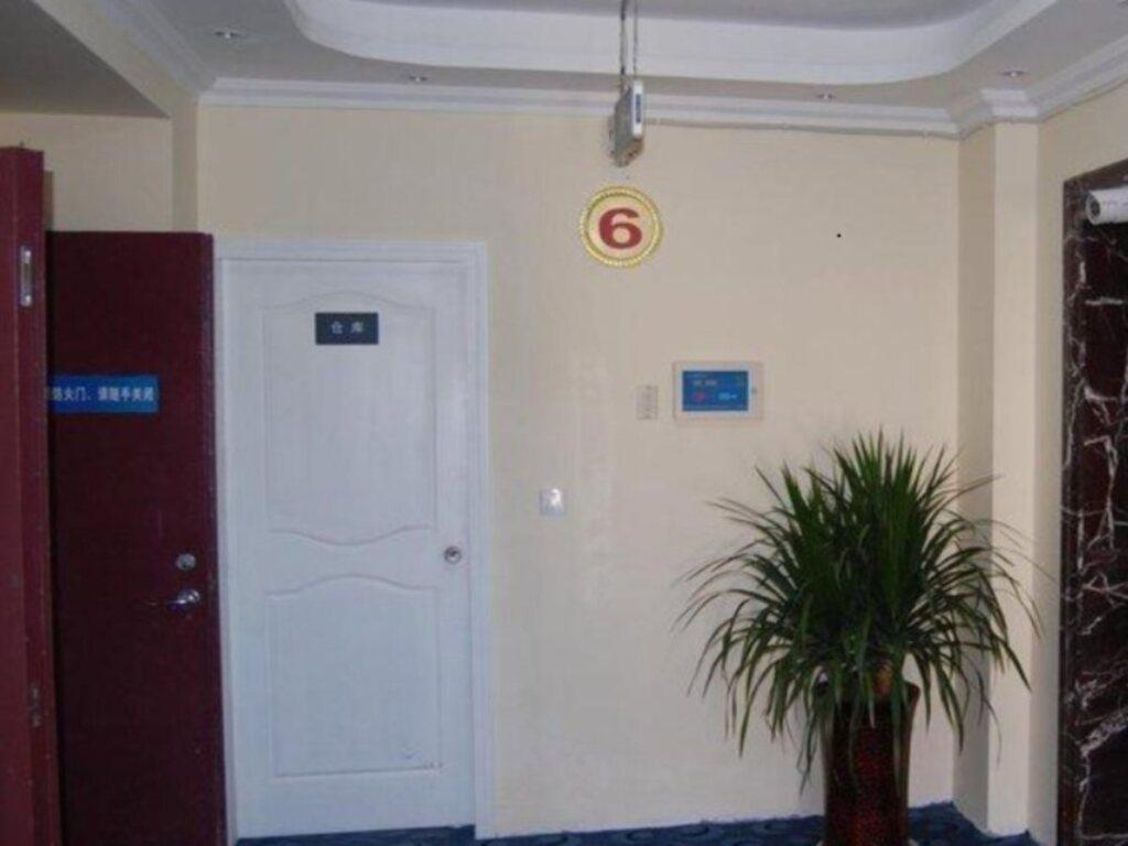 Дали: 7 Days Premium Hotel (Dali Erhai High-speed Railway Station)