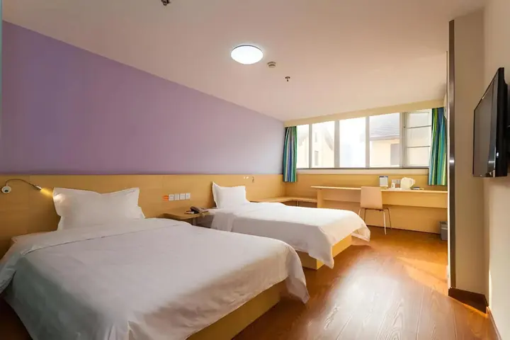 Чэнду: 7 Days Inn Chengdu North Railway Train Station Square Branch