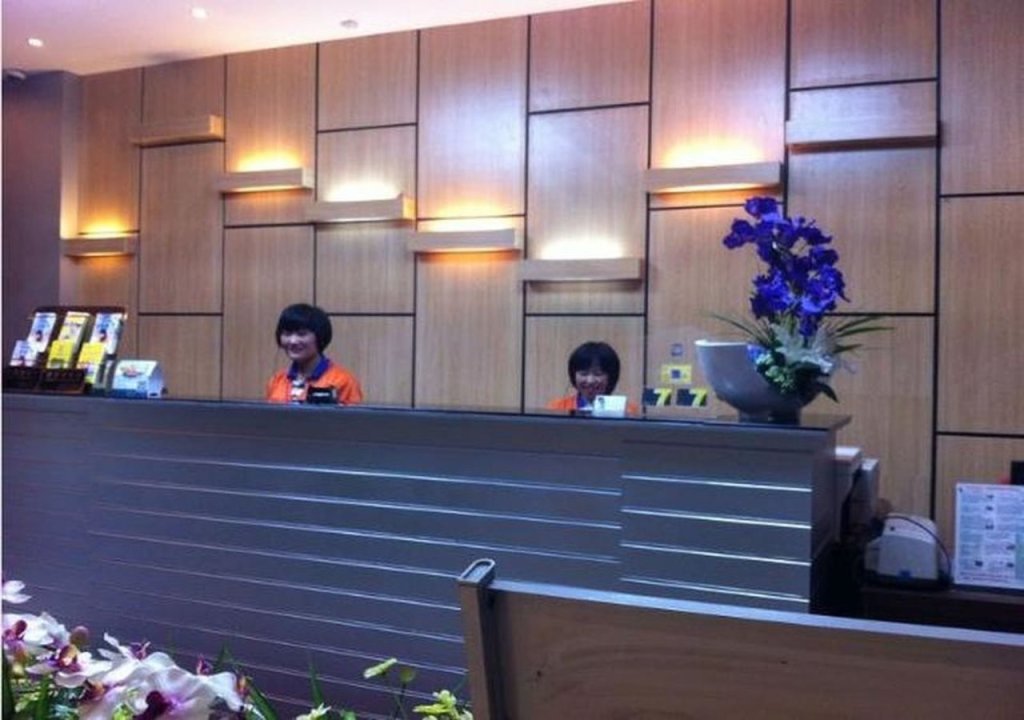 7 Days Inn Nanjing Road Pedestrian Street — фото 1