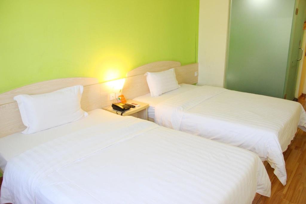Чунцин: 7 Days Hotel Premium Chongqing Hongqihegou Light Rail