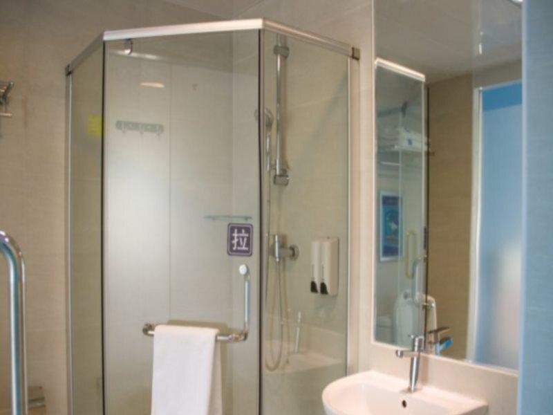 Хойчжоу: 7 Days Inn Huizhou Danshui Municipal Square