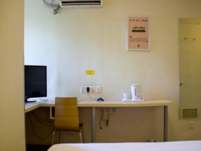 Хойчжоу: 7 Days Inn Huizhou Danshui Municipal Square