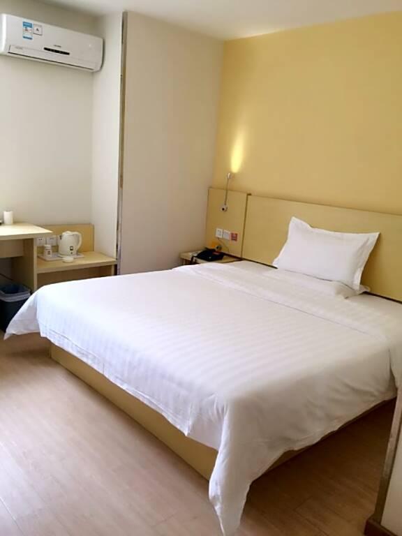 Хойчжоу: 7 Days Inn Huizhou Danshui Municipal Square