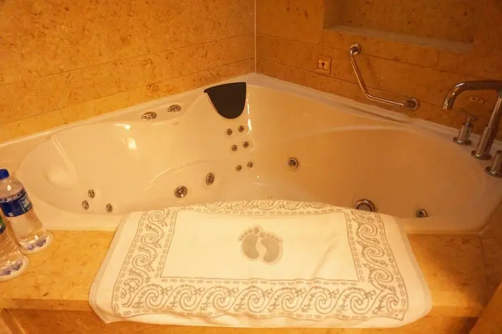 Инкоу: Hongyun Hotel