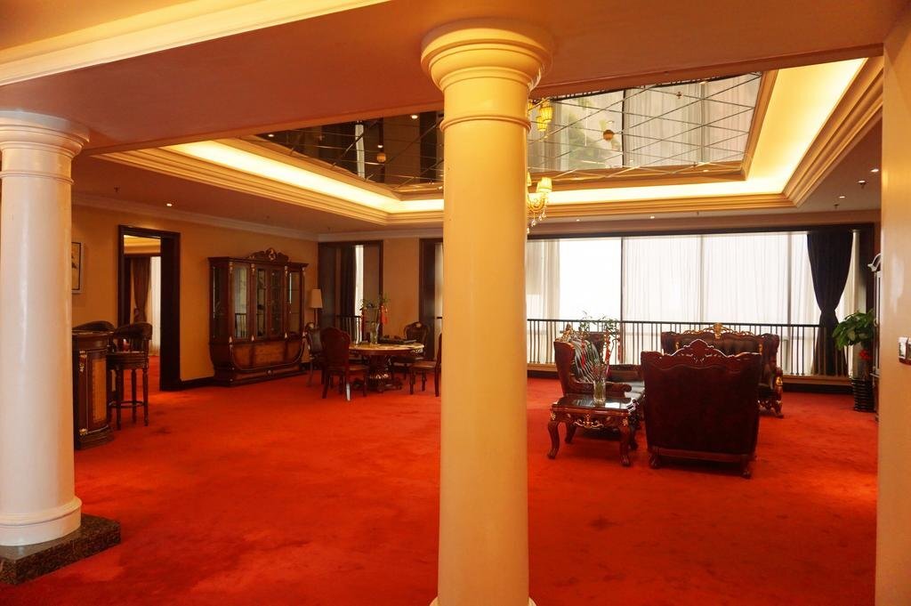 Инкоу: Hongyun Hotel