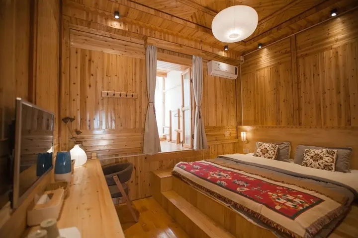 Шангри-Ла: Huksum House