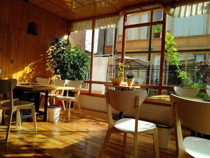 Шангри-Ла: Huksum House