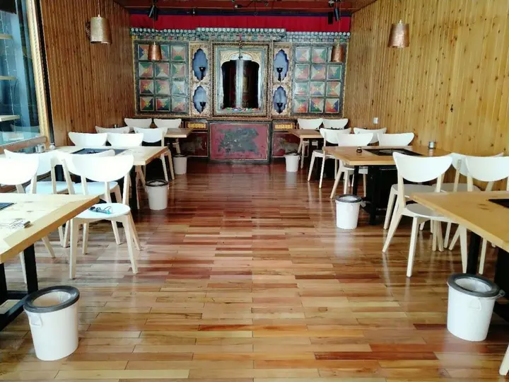 Шангри-Ла: Huksum House