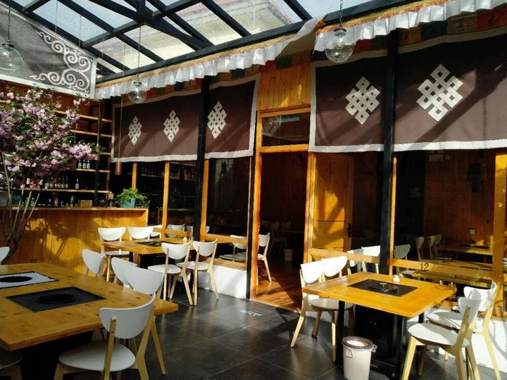 Шангри-Ла: Huksum House