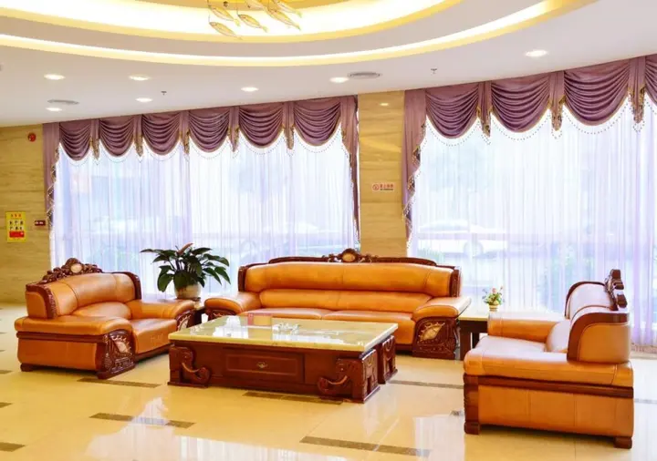 Шаогуань: Huayi Business Hotel