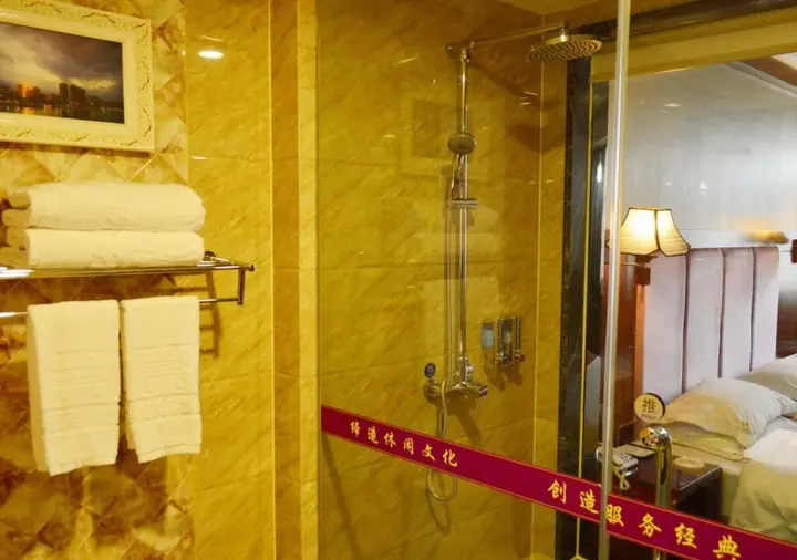 Шаогуань: Huayi Business Hotel