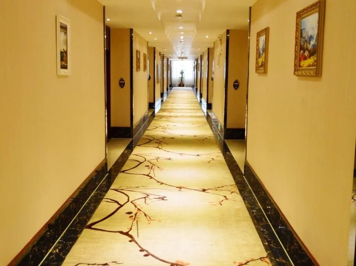 Шаогуань: Huayi Business Hotel