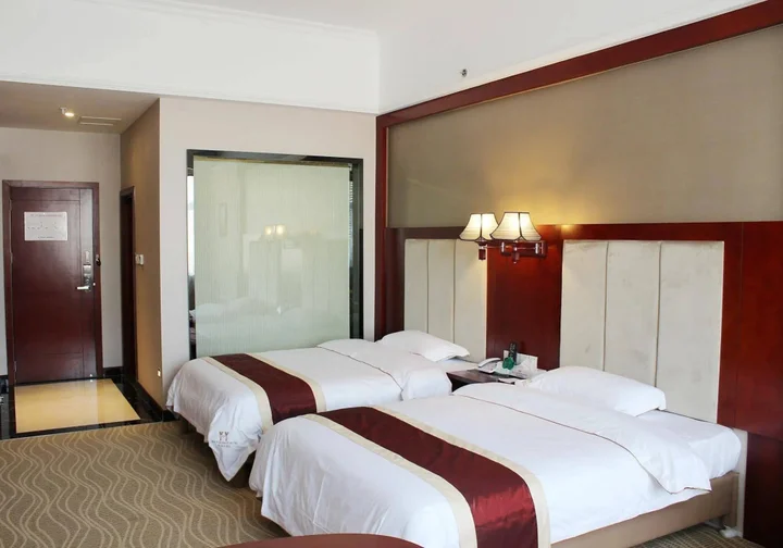 Шаогуань: Huayi Business Hotel