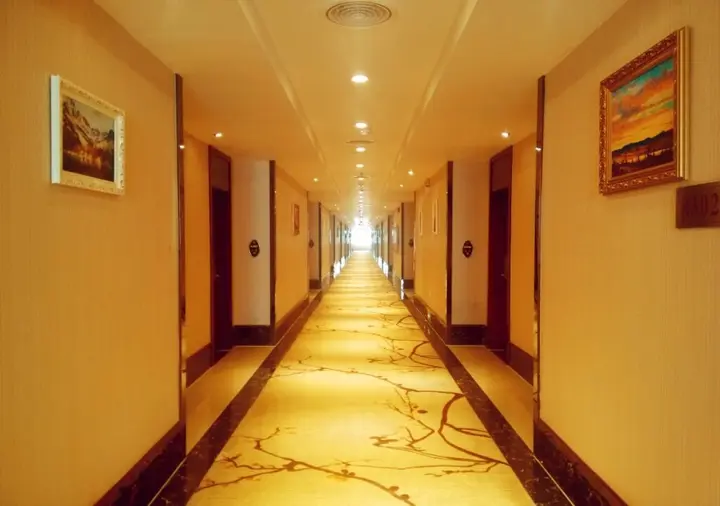 Шаогуань: Huayi Business Hotel