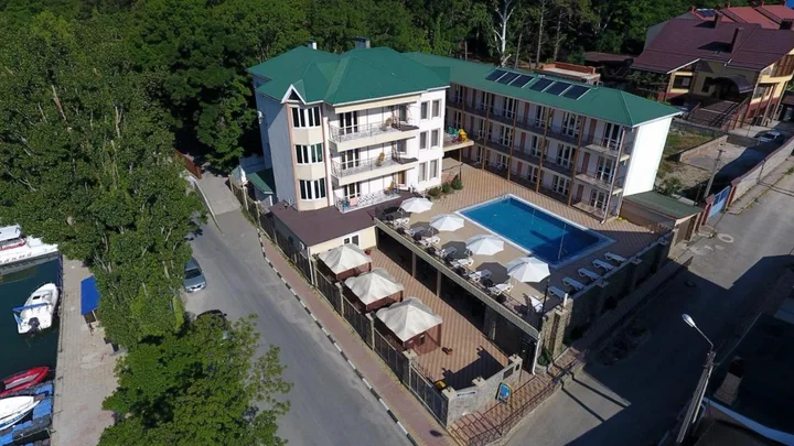 Архипо-Осиповка: Guest House Adel