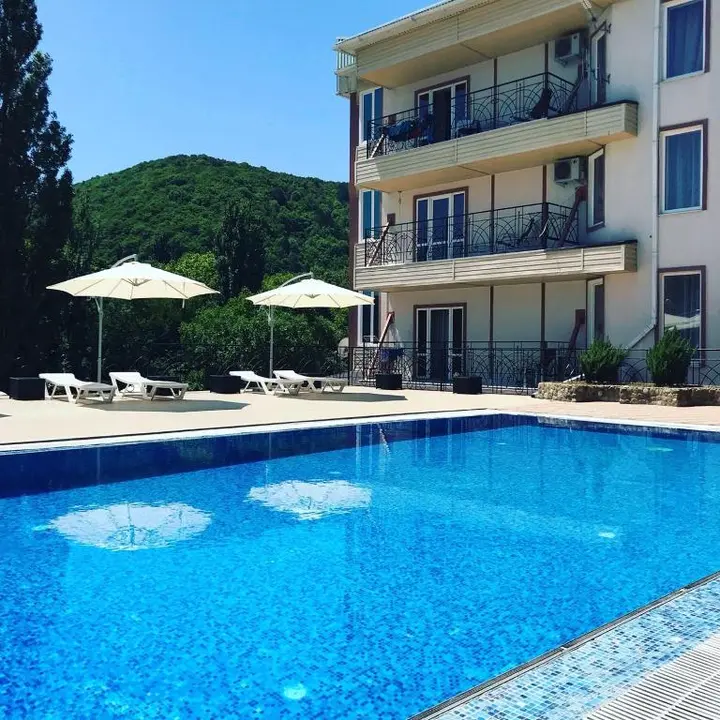Архипо-Осиповка: Guest House Adel