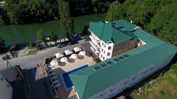 Архипо-Осиповка: Guest House Adel