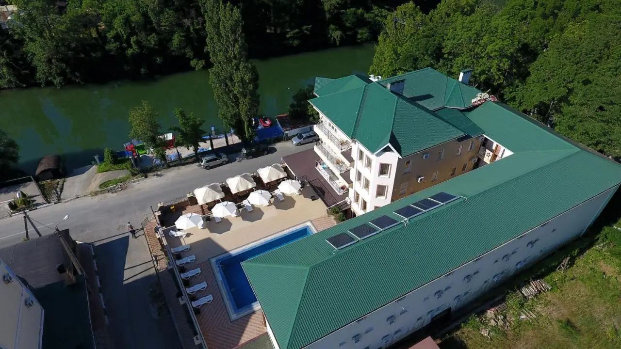 Архипо-Осиповка: Guest House Adel