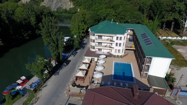 Архипо-Осиповка: Guest House Adel