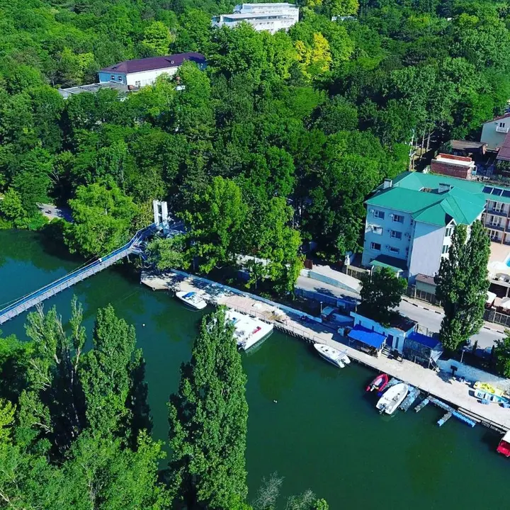 Архипо-Осиповка: Guest House Adel