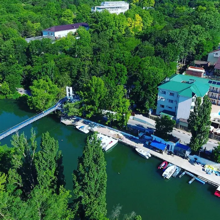 Архипо-Осиповка: Guest House Adel