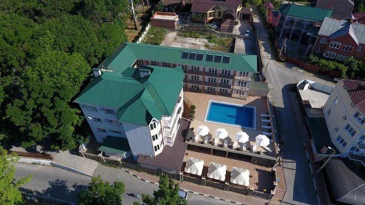 Архипо-Осиповка: Guest House Adel
