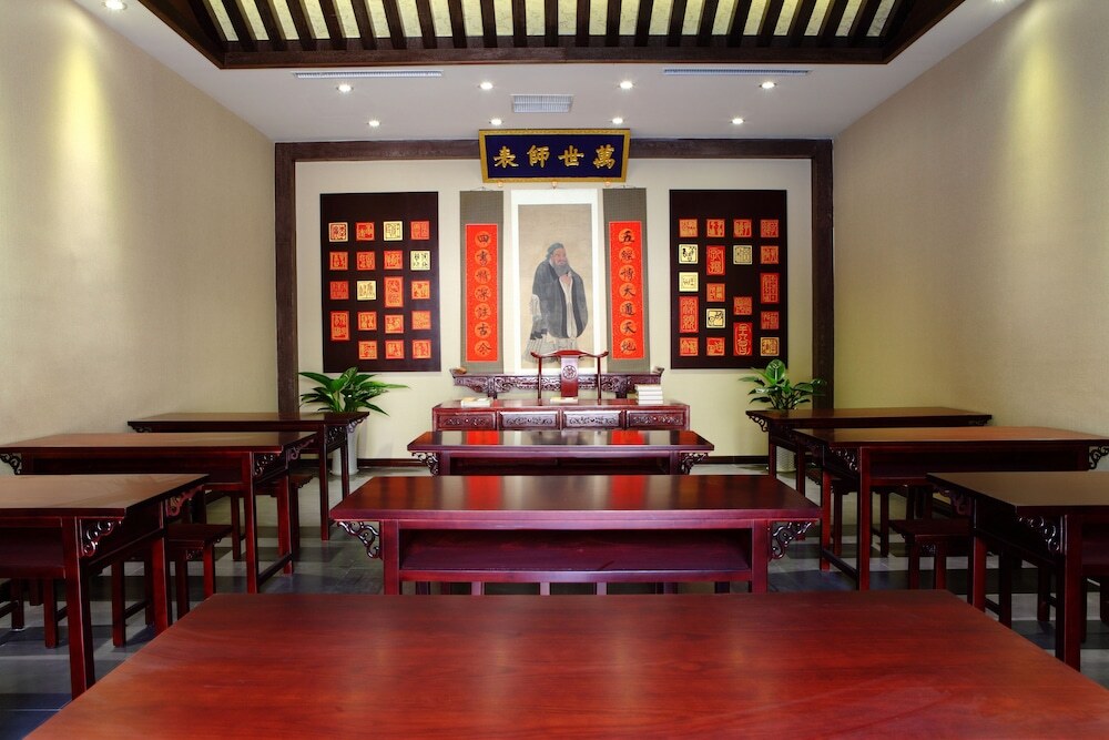 Цзинин: Confucius Hotel Qufu