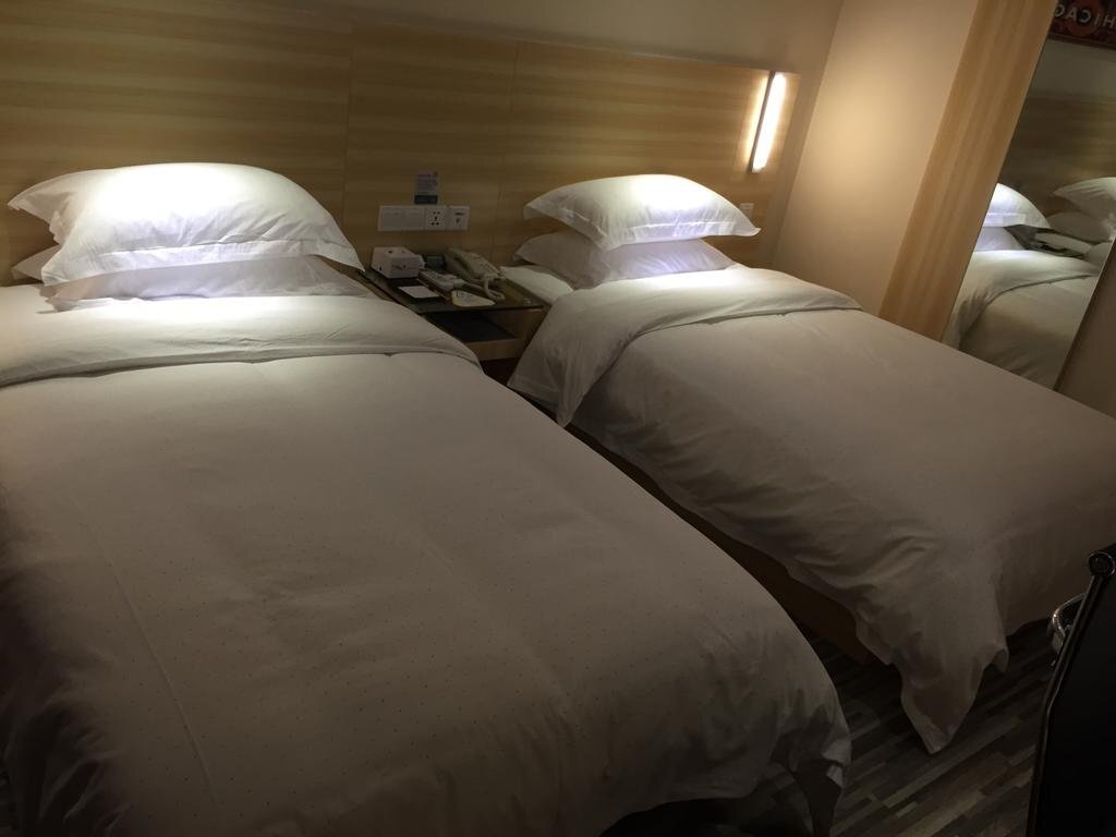 Хуайхуа: City Comfort Inn Huaihua Railwaya Square