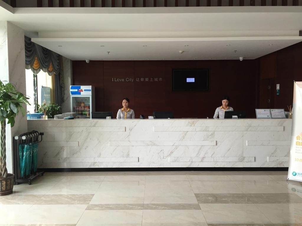 Хуайхуа: City Comfort Inn Huaihua Railwaya Square
