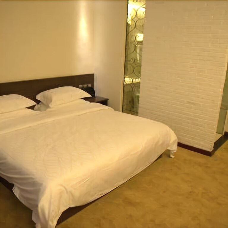Яньтай: Prague Town Hotel
