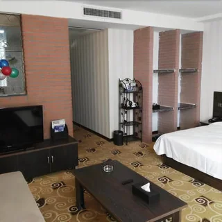 Яньтай: Prague Town Hotel