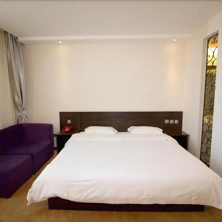 Яньтай: Prague Town Hotel