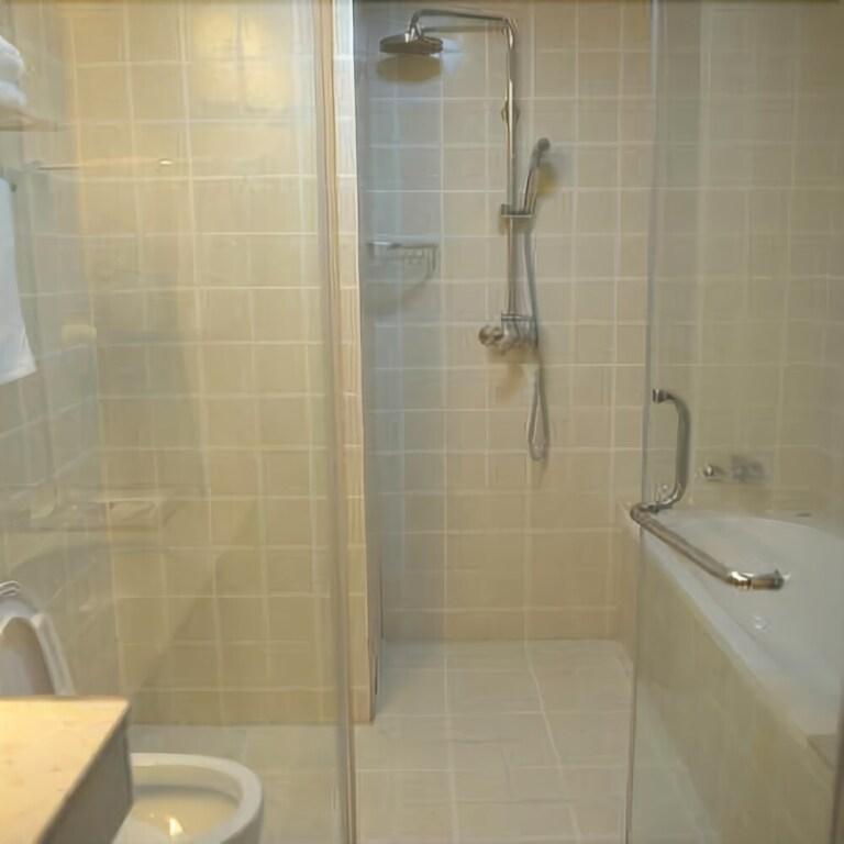 Яньтай: Prague Town Hotel