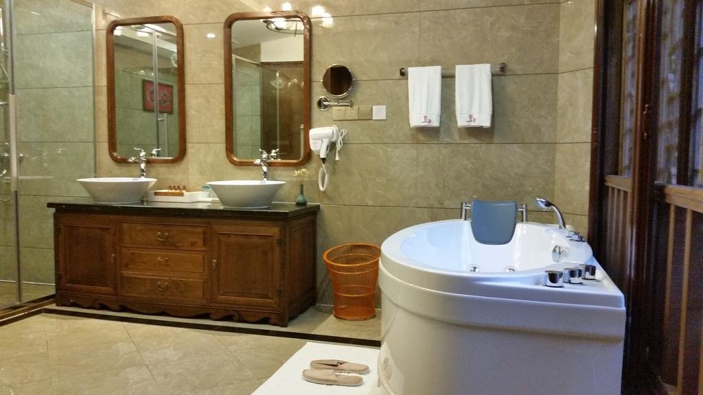 Шанграо: Wuyuan Huangling Villa
