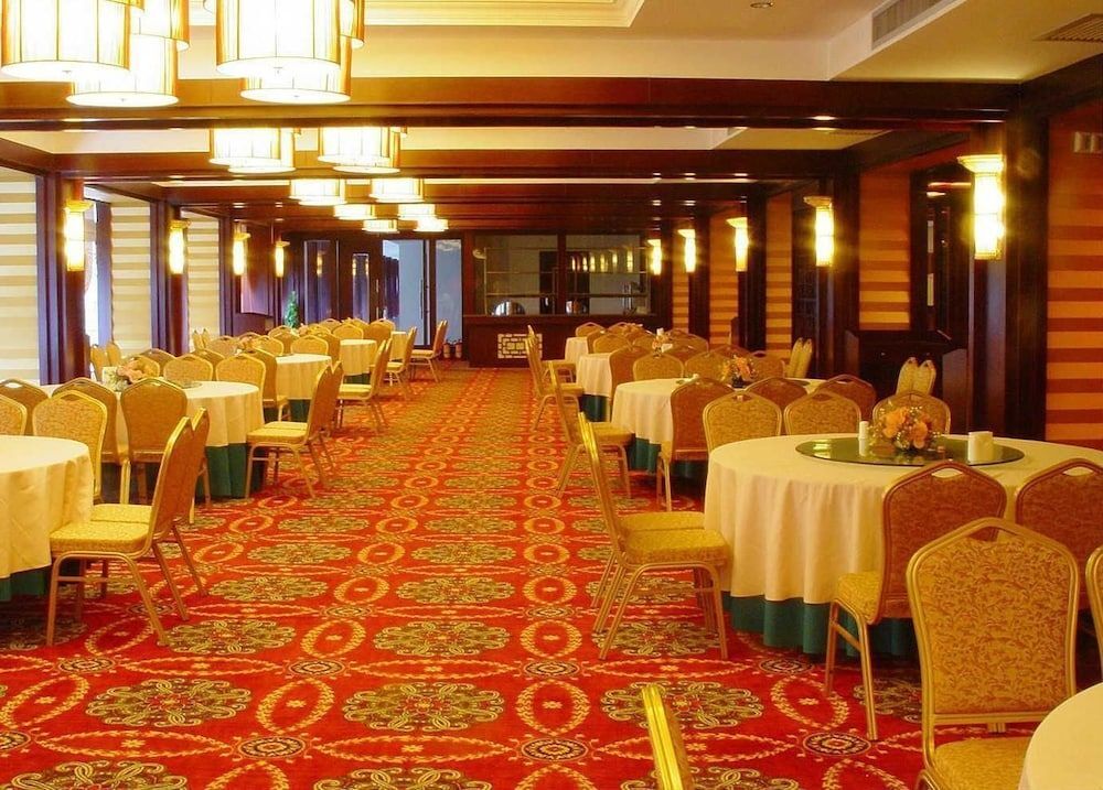 Яншо: New West Street International Hotel