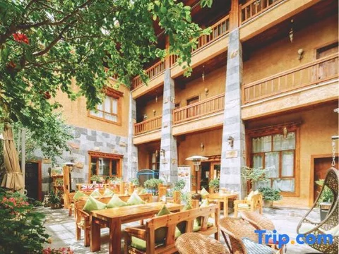 Шангри-Ла: Tseten Wangmo Resort