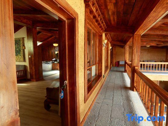 Шангри-Ла: Tseten Wangmo Resort