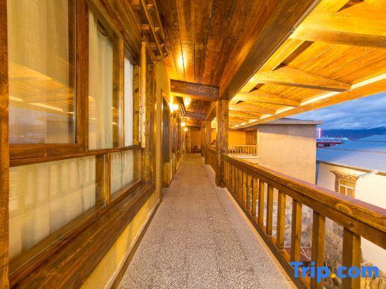 Шангри-Ла: Tseten Wangmo Resort
