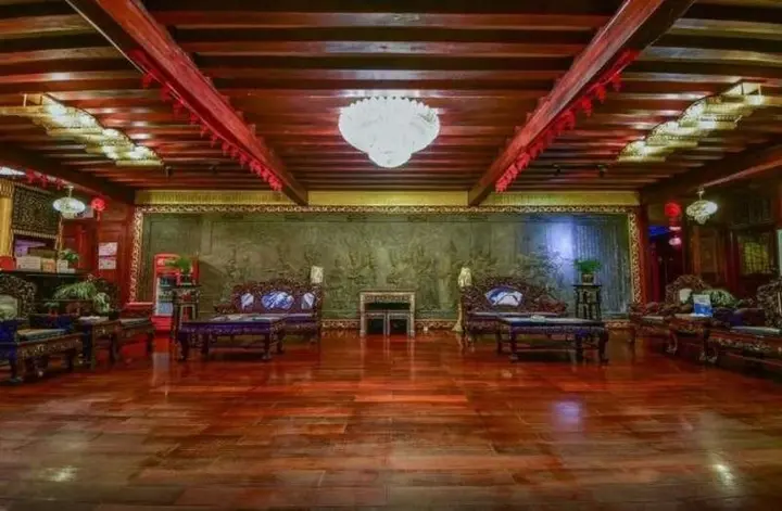 Дали: Dali Palace Hotel