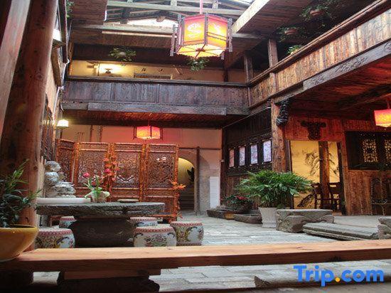 Хуаншань: Huangshan old street courtyard