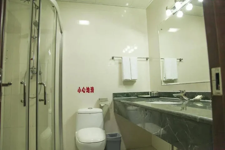 Далянь: Dalian Haiyuwang Hotel