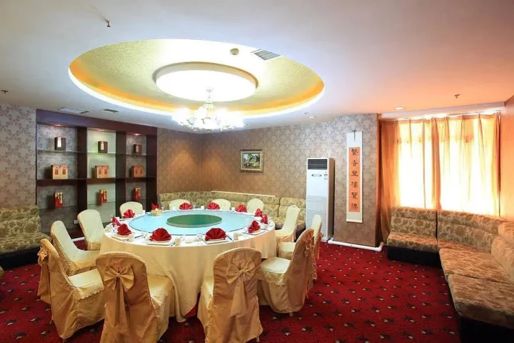 Далянь: Dalian Haiyuwang Hotel