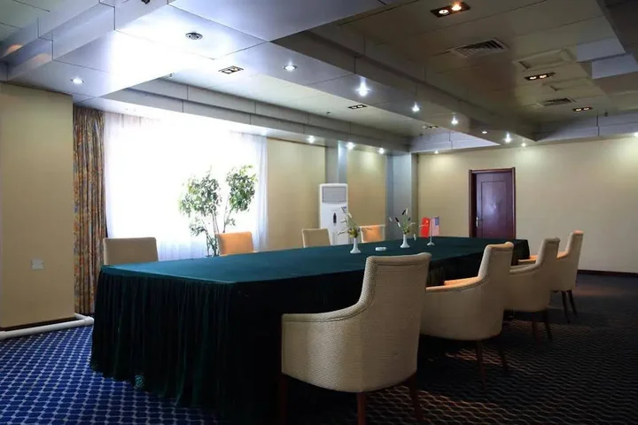 Далянь: Dalian Haiyuwang Hotel